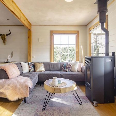 Beautiful Holiday Home With Private Terrace Kropswolde Bagian luar foto
