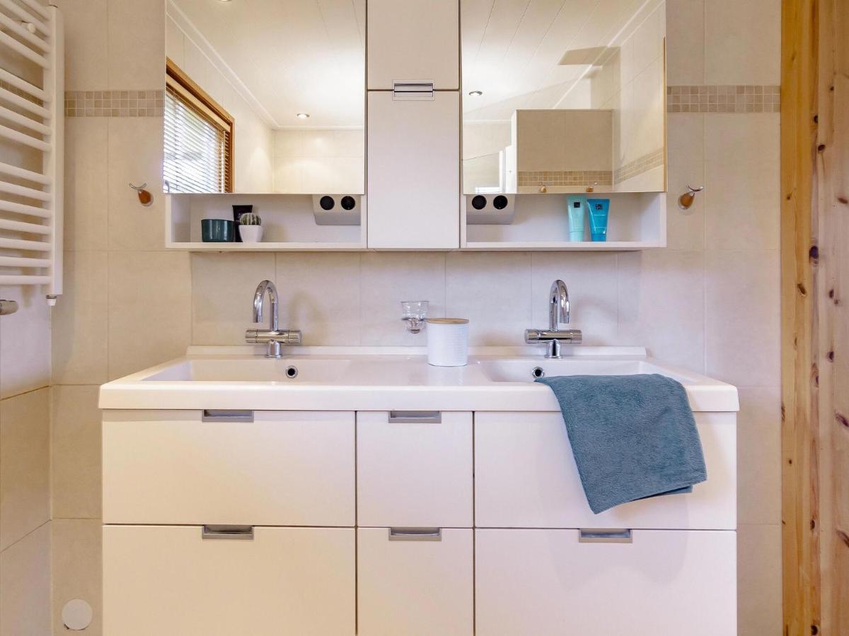 Beautiful Holiday Home With Private Terrace Kropswolde Bagian luar foto