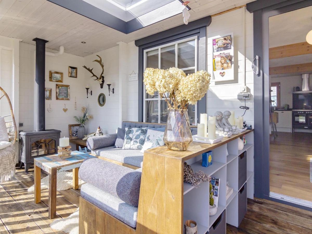 Beautiful Holiday Home With Private Terrace Kropswolde Bagian luar foto