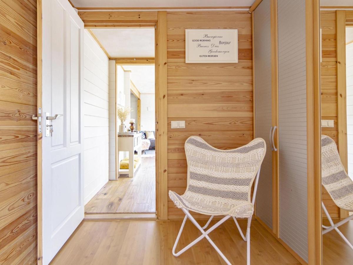 Beautiful Holiday Home With Private Terrace Kropswolde Bagian luar foto